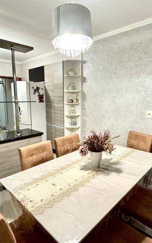 Casa à venda com 180m², 4 quartos e 4 vagas Casa à venda com 180m², 4 quartos e 4 vagasSala de Jantar
