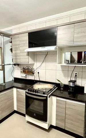 Casa à venda com 180m², 4 quartos e 4 vagas Casa à venda com 180m², 4 quartos e 4 vagasCozinha