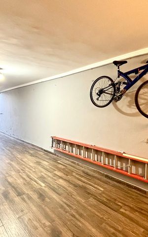 Casa à venda com 180m², 4 quartos e 4 vagas Casa à venda com 180m², 4 quartos e 4 vagasGaragem