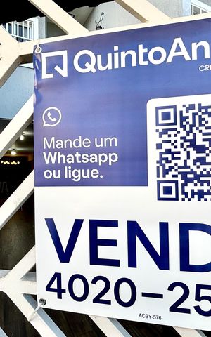 Casa à venda com 180m², 4 quartos e 4 vagas Casa à venda com 180m², 4 quartos e 4 vagasFachada