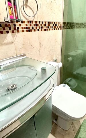 Casa à venda com 180m², 4 quartos e 4 vagas Casa à venda com 180m², 4 quartos e 4 vagasBanheiro 2