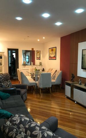 Casa à venda com 215m², 3 quartos e 2 vagas Casa à venda com 215m², 3 quartos e 2 vagasSala