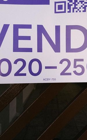 Casa à venda com 70m², 2 quartos e 2 vagas Casa à venda com 70m², 2 quartos e 2 vagasPlaquinha