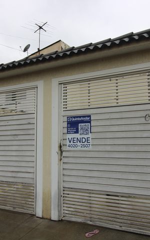 Casa de condomínio à venda com 65m², 2 quartos e 1 vagaFachada