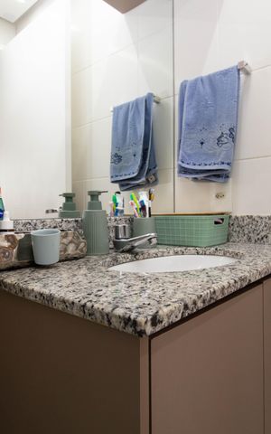 Apartamento à venda com 65m², 2 quartos e 1 vaga Apartamento à venda com 65m², 2 quartos e 1 vagaBanheiro Social