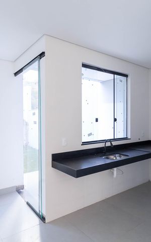 Casa à venda com 100m², 3 quartos e 2 vagas Casa à venda com 100m², 3 quartos e 2 vagasCozinha