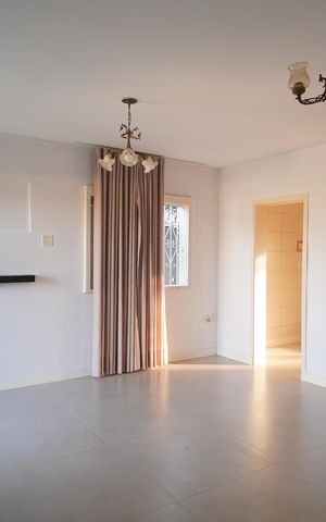 Casa à venda com 180m², 3 quartos e 2 vagasSala