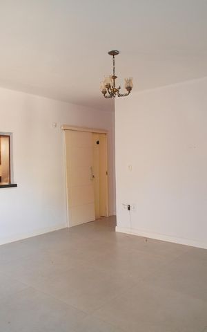 Casa à venda com 180m², 3 quartos e 2 vagasSala