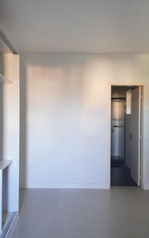 Casa à venda com 180m², 3 quartos e 2 vagasSuíte