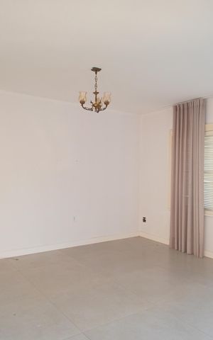 Casa à venda com 180m², 3 quartos e 2 vagasSala