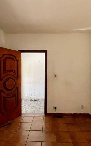 Casa à venda com 150m², 2 quartos e 2 vagas Casa à venda com 150m², 2 quartos e 2 vagasSala