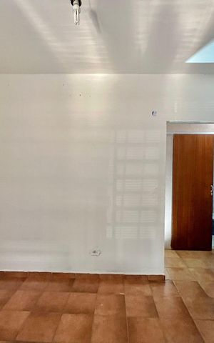 Casa à venda com 150m², 2 quartos e 2 vagas Casa à venda com 150m², 2 quartos e 2 vagasSala
