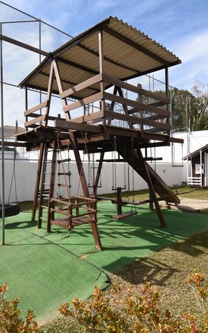 Casa de condomínio à venda com 250m², 3 quartos e 2 vagasÁrea comum - Playground