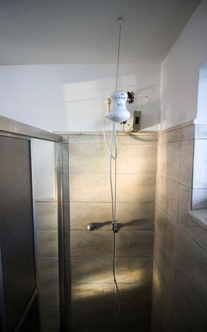 Casa à venda com 160m², 2 quartos e 2 vagas Casa à venda com 160m², 2 quartos e 2 vagasBanheiro 1