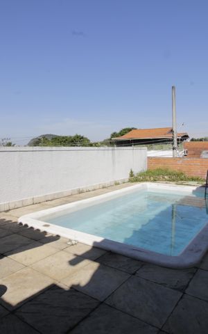 Casa de condomínio à venda com 250m², 5 quartos e 2 vagas Piscina