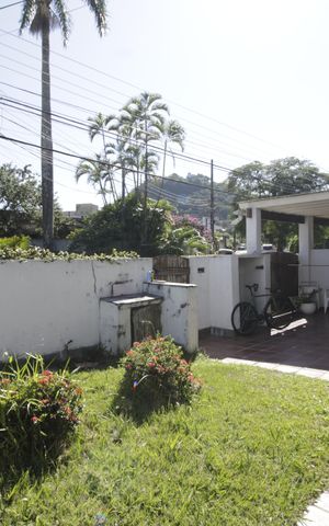 Casa de condomínio à venda com 250m², 5 quartos e 2 vagasJardim