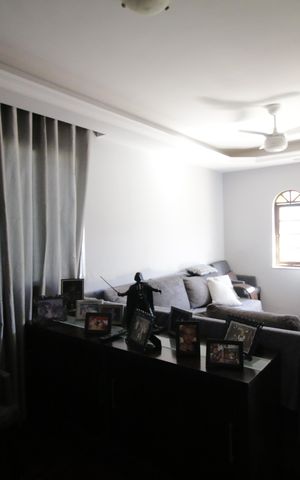 Casa de condomínio à venda com 250m², 5 quartos e 2 vagasSala