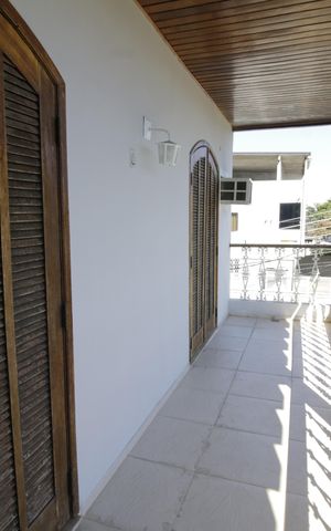 Casa de condomínio à venda com 250m², 5 quartos e 2 vagasVaranda