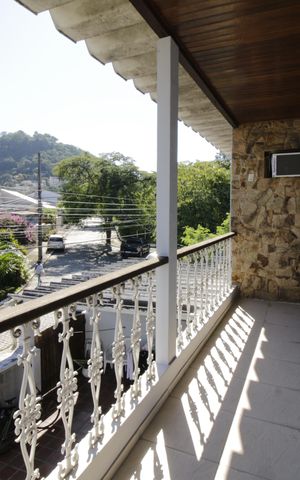 Casa de condomínio à venda com 250m², 5 quartos e 2 vagasVaranda