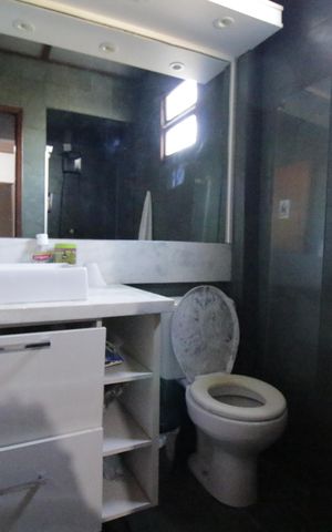 Casa de condomínio à venda com 250m², 5 quartos e 2 vagasBanheiro