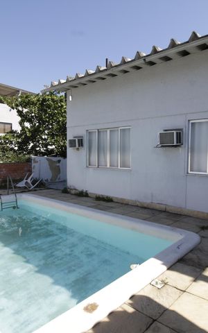 Casa de condomínio à venda com 250m², 5 quartos e 2 vagas Piscina