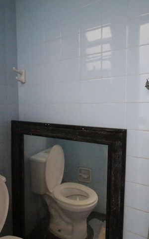 Casa de condomínio à venda com 250m², 5 quartos e 2 vagasBanheiro de serviço