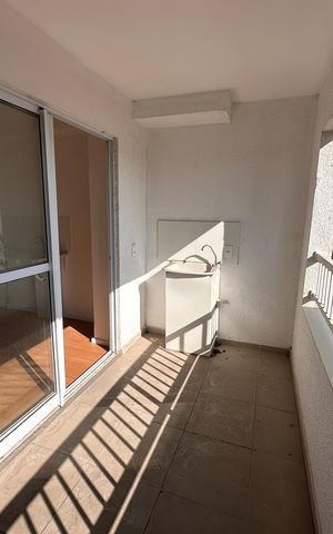 Apartamento à venda com 37m², 2 quartos e sem vaga Apartamento à venda com 37m², 2 quartos e sem vagaVaranda