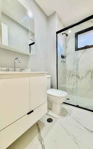 Apartamento para alugar com 64m², 2 quartos e 1 vaga Apartamento para alugar com 64m², 2 quartos e 1 vagaBanheiro da Suíte