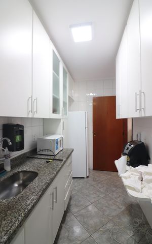 Apartamento à venda com 77m², 2 quartos e 1 vagaCozinha e Área de Serviço