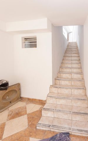 Casa para alugar com 316m², 3 quartos e 3 vagasEscada