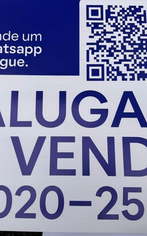 Casa de condomínio à venda com 270m², 3 quartos e 3 vagas Casa de condomínio à venda com 270m², 3 quartos e 3 vagasPlaquinha Quinto Andar