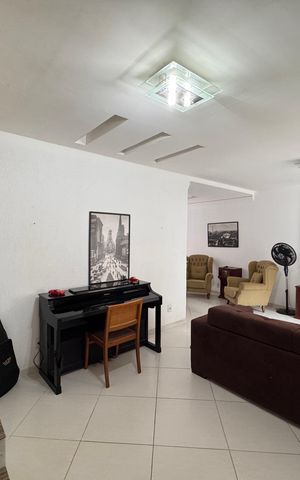 Casa de condomínio à venda com 270m², 3 quartos e 3 vagas Casa de condomínio à venda com 270m², 3 quartos e 3 vagasSala