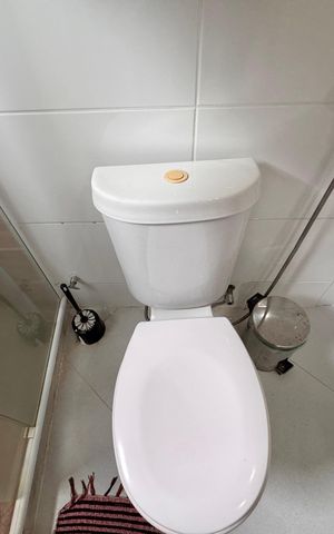 Casa de condomínio à venda com 270m², 3 quartos e 3 vagas Casa de condomínio à venda com 270m², 3 quartos e 3 vagasBanheiro Suítes Canadenses