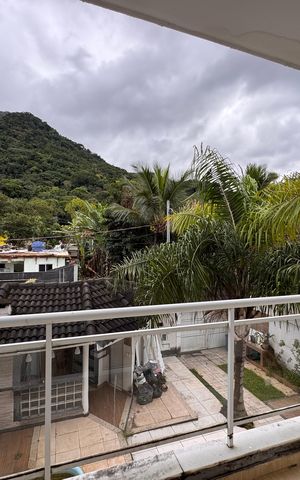 Casa de condomínio à venda com 270m², 3 quartos e 3 vagas Casa de condomínio à venda com 270m², 3 quartos e 3 vagasVaranda