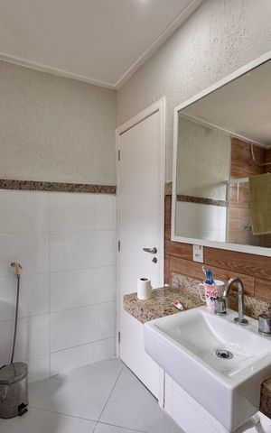 Casa de condomínio à venda com 270m², 3 quartos e 3 vagas Casa de condomínio à venda com 270m², 3 quartos e 3 vagasBanheiro Suítes Canadenses