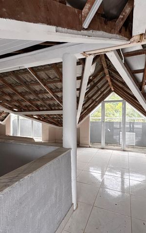 Casa de condomínio à venda com 270m², 3 quartos e 3 vagas Casa de condomínio à venda com 270m², 3 quartos e 3 vagasSótão