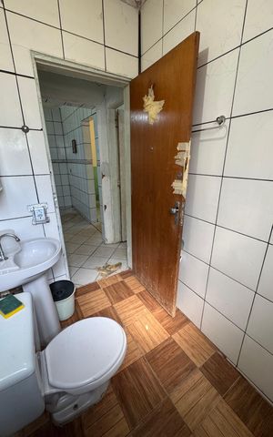 Casa à venda com 225m², 6 quartos e 4 vagas Casa à venda com 225m², 6 quartos e 4 vagasBanheiro 1 anexo 1
