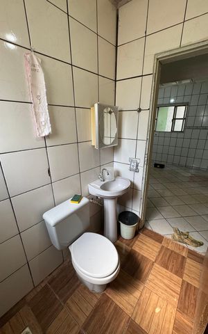 Casa à venda com 225m², 6 quartos e 4 vagas Casa à venda com 225m², 6 quartos e 4 vagasBanheiro 1 anexo 1