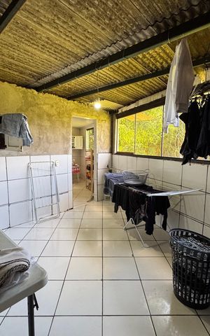 Casa à venda com 225m², 6 quartos e 4 vagas Casa à venda com 225m², 6 quartos e 4 vagasÁrea de Serviço anexo 2