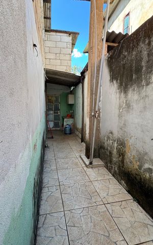 Casa à venda com 225m², 6 quartos e 4 vagas Casa à venda com 225m², 6 quartos e 4 vagasÁrea de serviço anexo 1