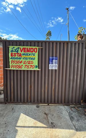 Casa à venda com 225m², 6 quartos e 4 vagas Casa à venda com 225m², 6 quartos e 4 vagasFachada