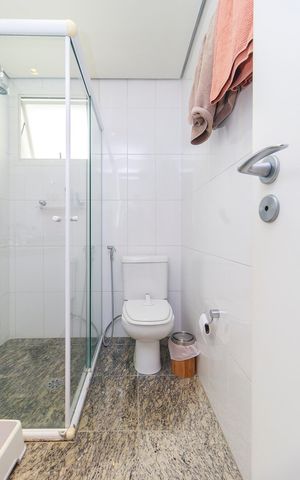 Apartamento à venda com 101m², 2 quartos e 2 vagas Apartamento à venda com 101m², 2 quartos e 2 vagasSuíte 1 - Banheiro