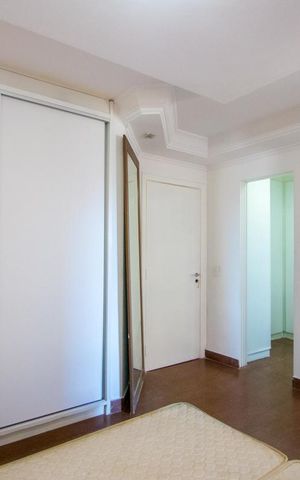Apartamento à venda com 220m², 4 quartos e 2 vagas Apartamento à venda com 220m², 4 quartos e 2 vagasQuarto 1 - Suíte