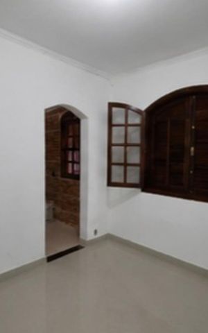 Casa para alugar com 250m², 4 quartos e 3 vagas Casa para alugar com 250m², 4 quartos e 3 vagasSala