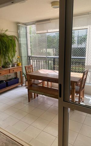 Apartamento à venda com 107m², 3 quartos e 3 vagas Apartamento à venda com 107m², 3 quartos e 3 vagasVaranda