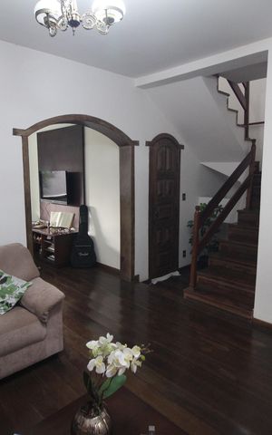 Casa à venda com 360m², 6 quartos e 6 vagasSala