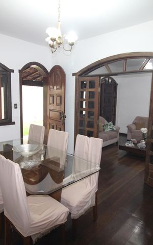 Casa à venda com 360m², 6 quartos e 6 vagasSala