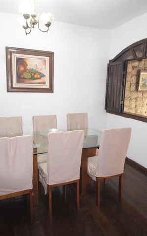 Casa à venda com 360m², 6 quartos e 6 vagasSala