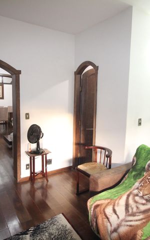 Casa à venda com 360m², 6 quartos e 6 vagasSala