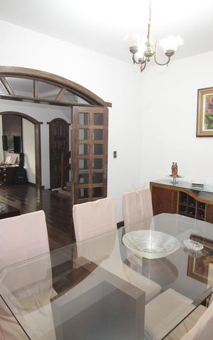 Casa à venda com 360m², 6 quartos e 6 vagasSala